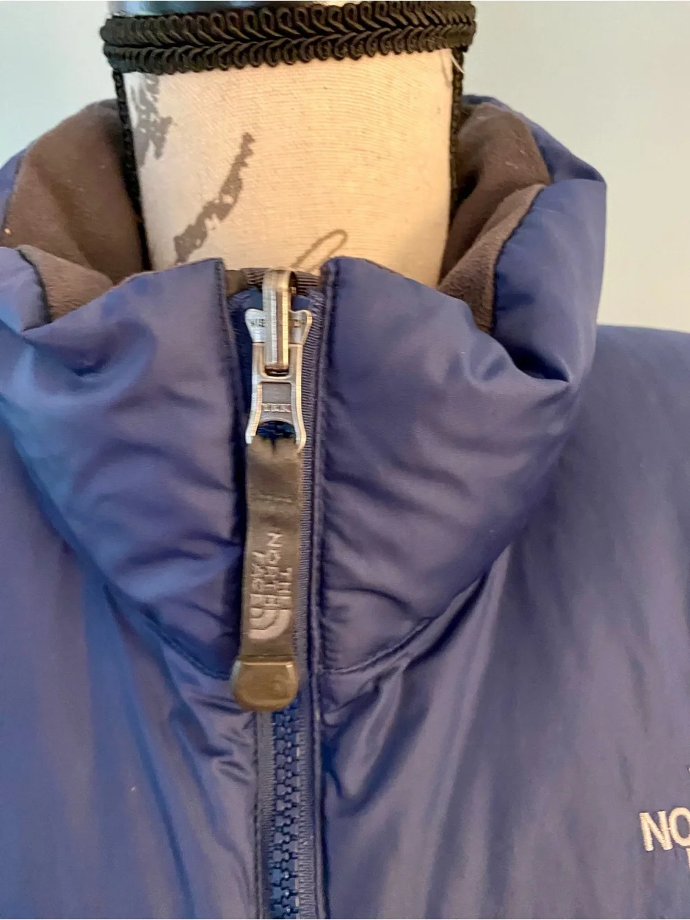 The North Face Men’s 550 Down Vest in Deep Blue Size Medium